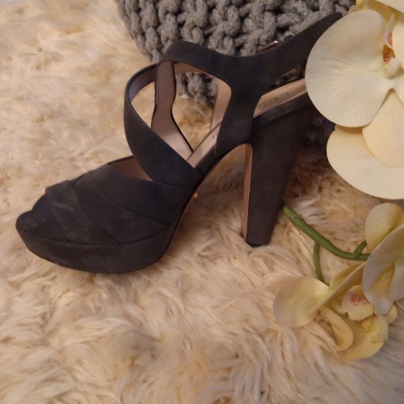 Prada Shoes - Picture 5 of 6